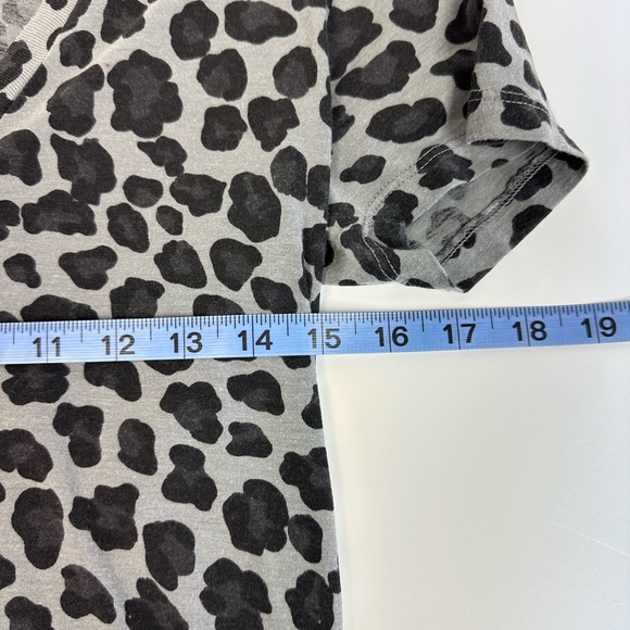 MONROW Black Gray Leopard Animal Print Relaxed V-Neck Tee Size X-Small - Picture 6 of 7